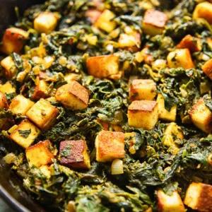 Saag paneer cooked with spinach and cottage cheese